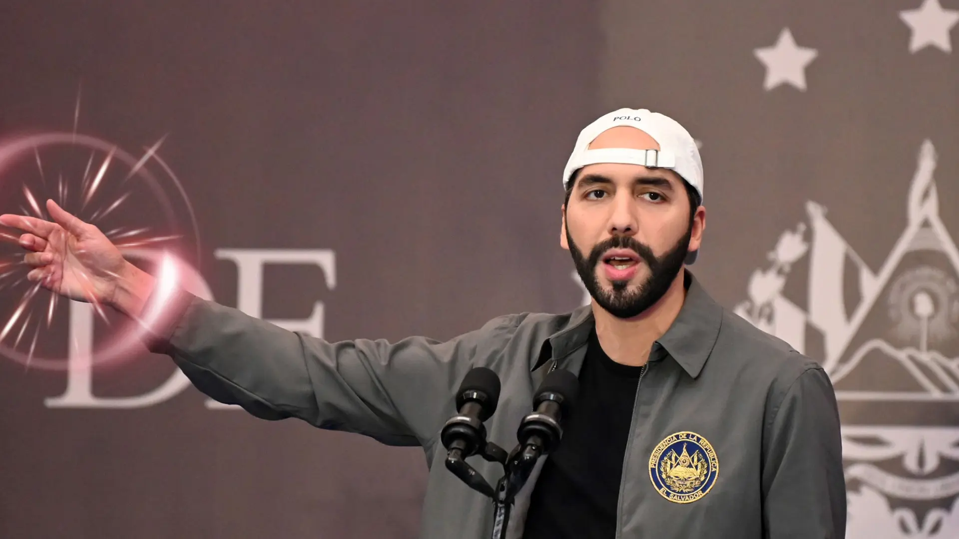 Venezuelan Gang Members on a Plane to El Salvador: Trump’s Deportation Deal Goes Full Action Movie