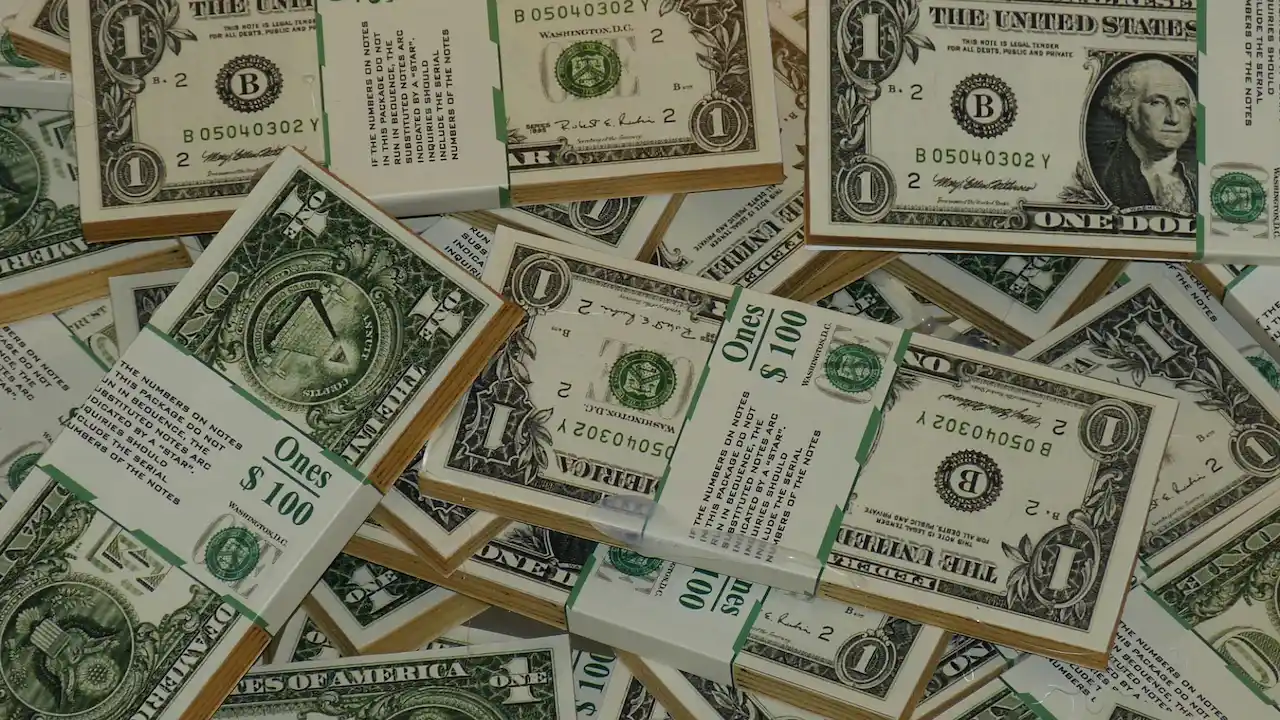 Dollar Takes a Tumble as Trade Talks and Tariffs Tickle Global Markets