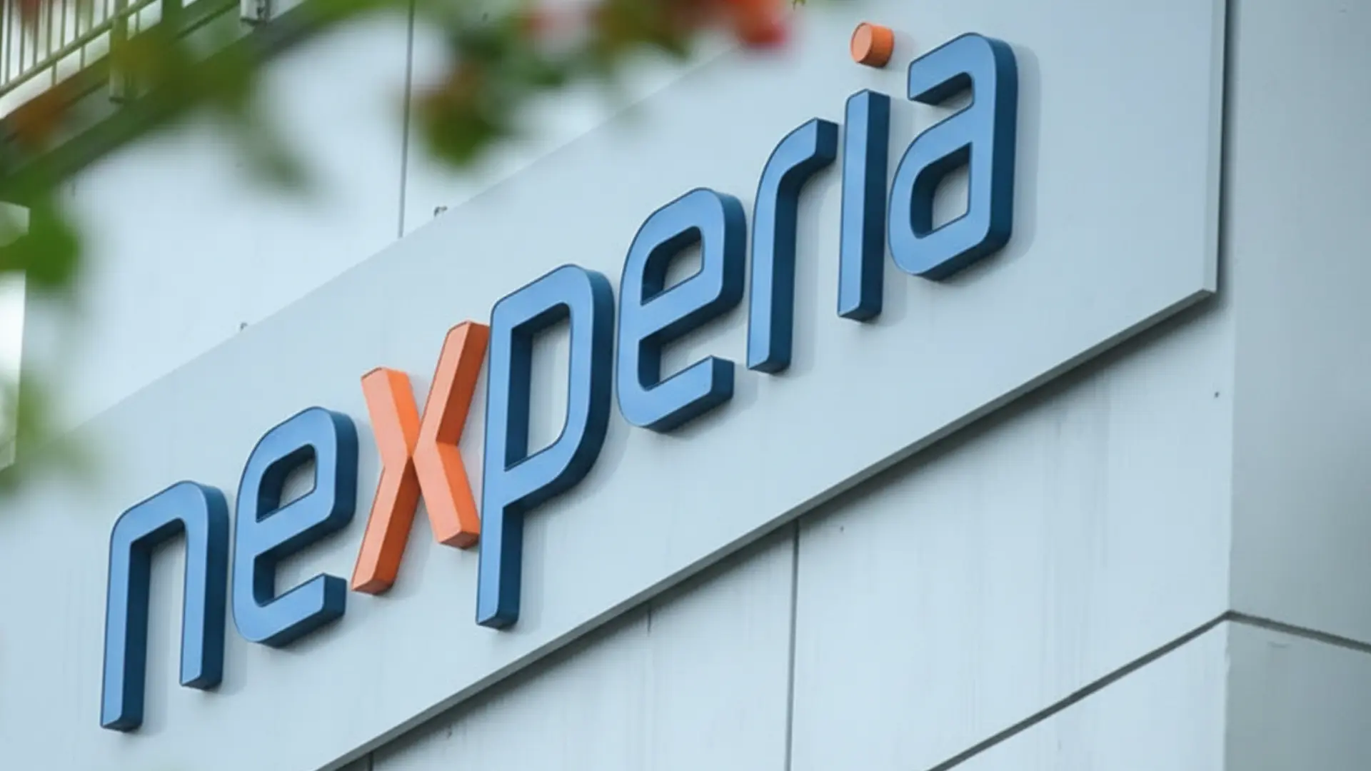 Nexperia’s China Unit Slaps Back at Dutch Boss: Wafer Wars Escalate