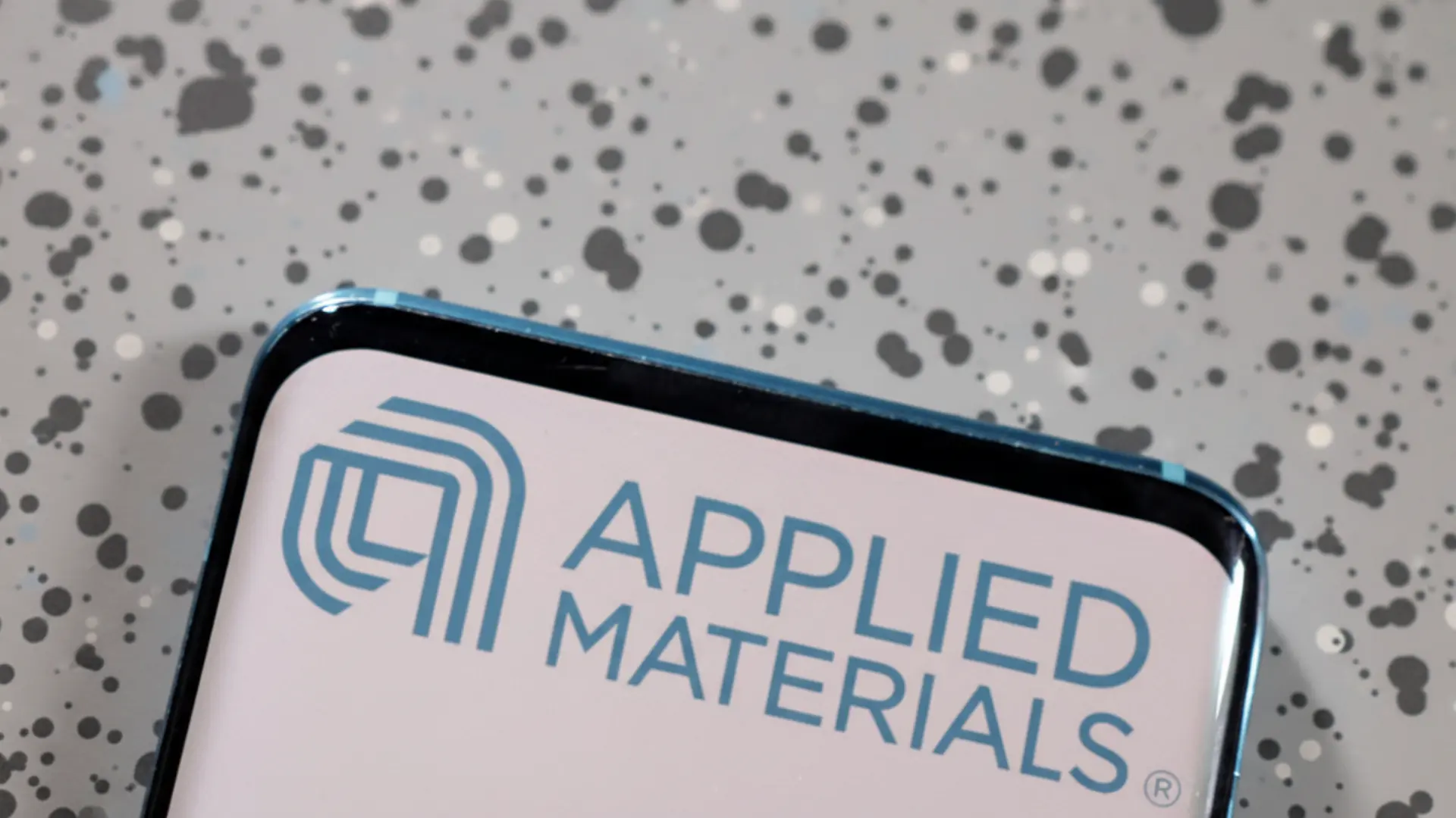 Applied Materials Shares Drop on China Export Curbs Forecast