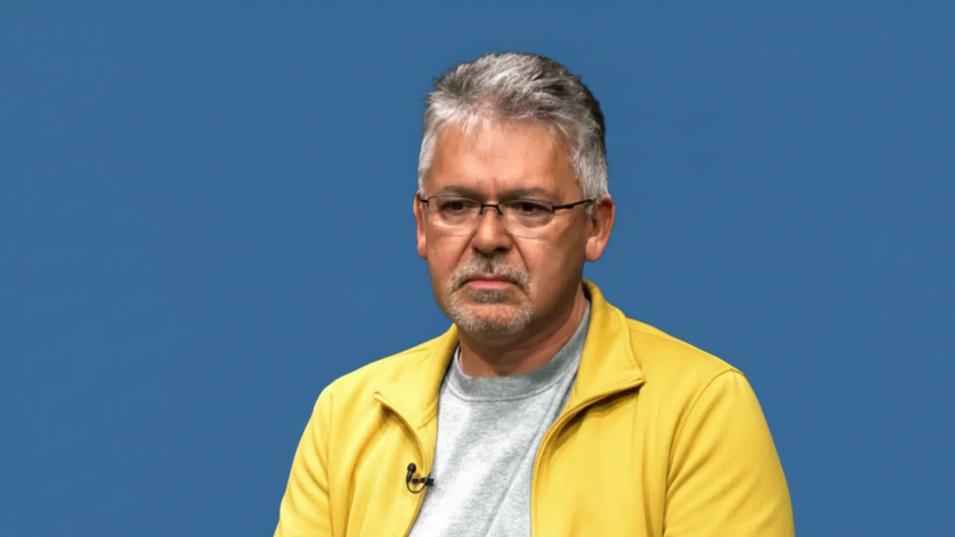 Apple Axes Top AI Chief in Bid to Catch Up to OpenAI and Google Rivals