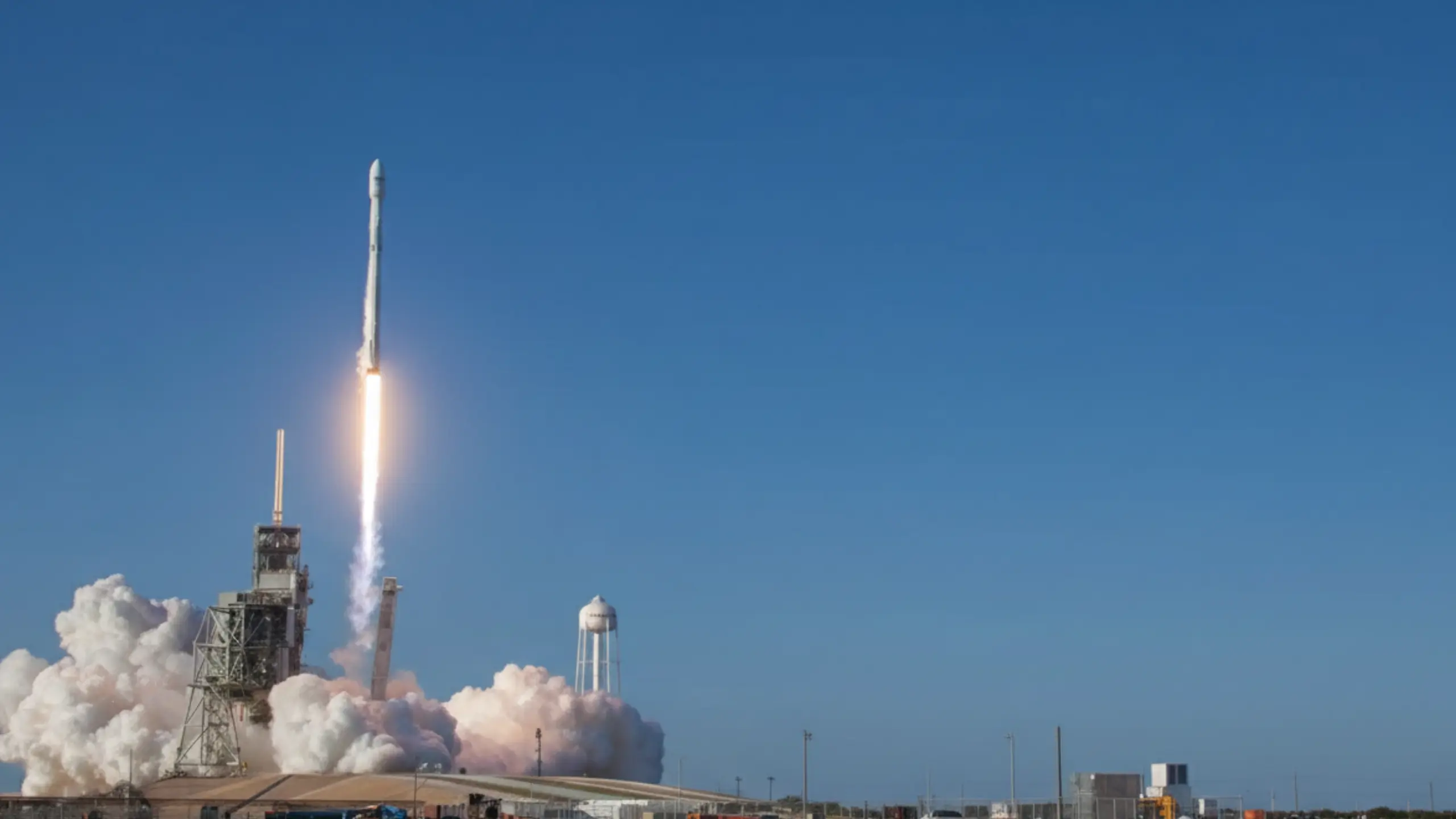 Investors Buzz Over SpaceX’s Potential June Public Debut